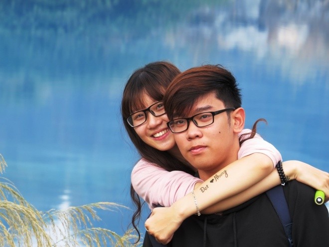 Người dân Hải Phòng đổ xô đi ngắm hồ nước xanh - ảnh 5