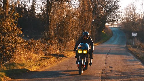 Soi 'cú đêm' cực ngầu Ducati 750 F1 - ảnh 1