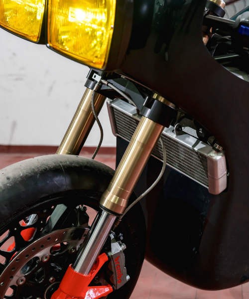 Soi 'cú đêm' cực ngầu Ducati 750 F1 - ảnh 7