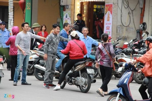 Dịch vụ trông giữ xe 'hốt bạc' trong ngày Thần tài - ảnh 1