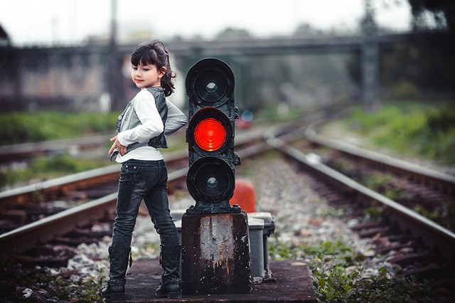 Bé gái mang hai dòng máu Việt - Đức 'diễn' đẹp như người mẫu - ảnh 3