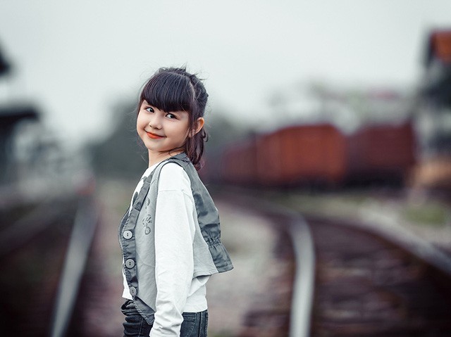 Bé gái mang hai dòng máu Việt - Đức 'diễn' đẹp như người mẫu - ảnh 6