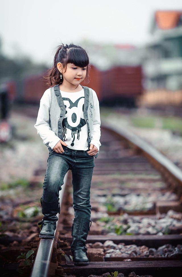 Bé gái mang hai dòng máu Việt - Đức 'diễn' đẹp như người mẫu - ảnh 7