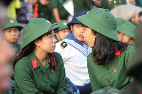 Ngắm nét đẹp của nữ xạ thủ 9x trong lễ giao quân 2017 - ảnh 10