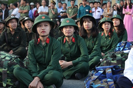 Ngắm nét đẹp của nữ xạ thủ 9x trong lễ giao quân 2017 - ảnh 8