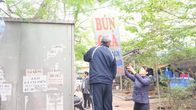 Hà Nội ra quân, người lấn chiếm vỉa hè cuống cuồng thu dọn - ảnh 2
