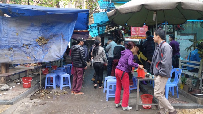 Hà Nội ra quân, người lấn chiếm vỉa hè cuống cuồng thu dọn - ảnh 3