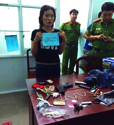 Nữ quái cùng người tình thủ súng đi bán ma túy - ảnh 1