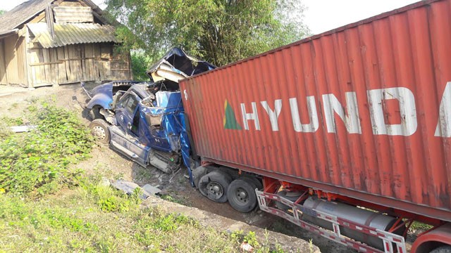 BẢN TIN ATGT: 'Hung thần' xe ben kéo lê lái xe ôm 10 mét tử vong - ảnh 3