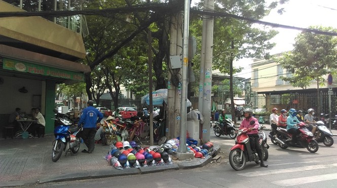 Cận cảnh vỉa hè ở trung tâm TPHCM bị tái chiếm trở lại - ảnh 5