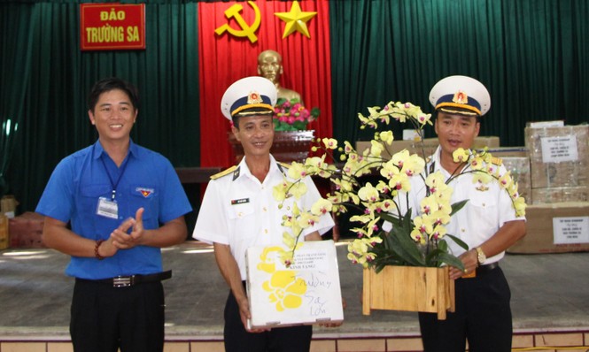Ấm tình quân dân nơi huyện đảo Trường Sa - ảnh 14