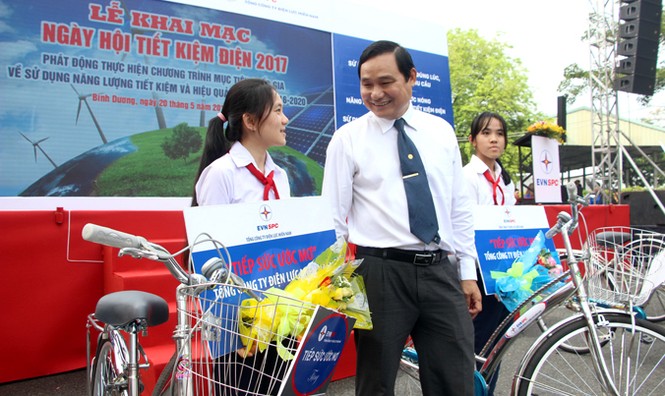 Tiết kiệm điện để ứng phó với biến đổi khí hậu - ảnh 1