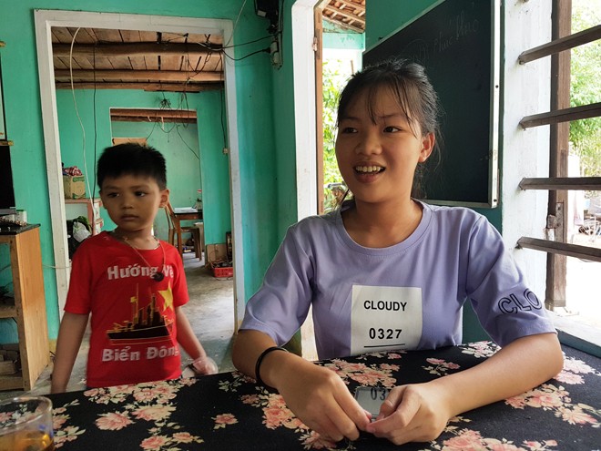 Xóm chài nghèo xôn xao vì nữ sinh đạt điểm tuyệt đối môn Sử - ảnh 1