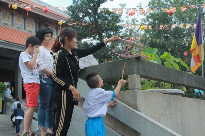 Đưa con lên chùa dạy chữ Hiếu ngày lễ Vu lan - ảnh 7