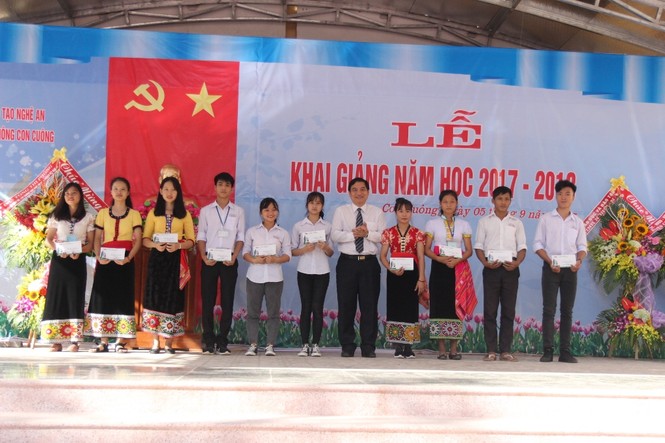 Nghệ An: Tưng bừng ngày hội khai trường - ảnh 4