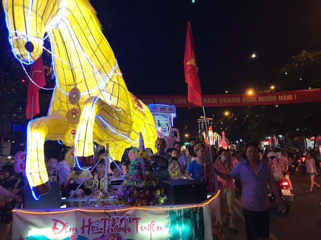 Rực rỡ đêm hội Trung thu thành Tuyên - ảnh 11