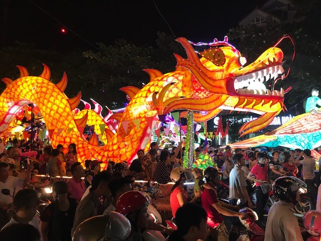 Rực rỡ đêm hội Trung thu thành Tuyên - ảnh 15