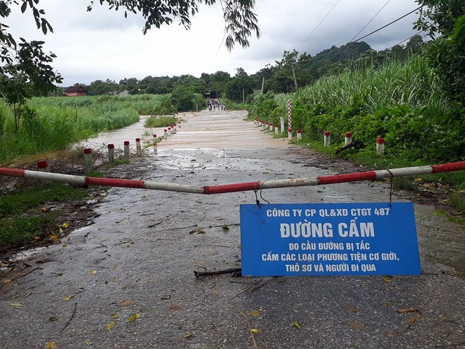 Bí thư đoàn xã cưu mang 16 học sinh trong ngày bão lũ - ảnh 2