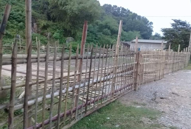 Đường lên động Tiên Sơn vẫn bị dân 'phong tỏa', du khách ngơ ngác - ảnh 1