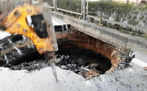 Bản tin 14H: Xuất hiện 'hố tử thần' rộng 15m2 ở Quảng Ninh - ảnh 1