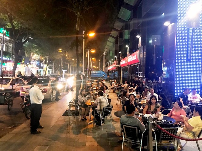 Ông Đoàn Ngọc Hải ít 'xuống đường', vỉa hè trung tâm Sài Gòn ra sao? - ảnh 2