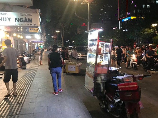 Ông Đoàn Ngọc Hải ít 'xuống đường', vỉa hè trung tâm Sài Gòn ra sao? - ảnh 8