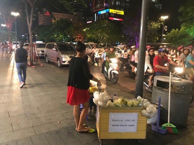 Ông Đoàn Ngọc Hải ít 'xuống đường', vỉa hè trung tâm Sài Gòn ra sao? - ảnh 9