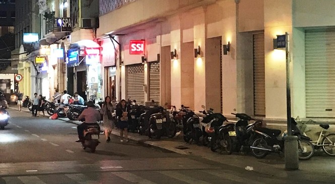 Ông Đoàn Ngọc Hải ít 'xuống đường', vỉa hè trung tâm Sài Gòn ra sao? - ảnh 10