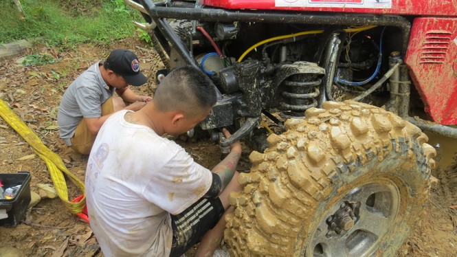 Thót tim với cuộc đua xe địa hình trên đỉnh Trường Sơn - ảnh 14