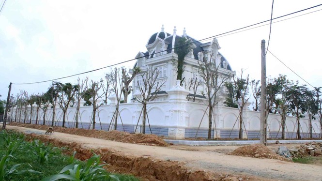 Tòa lâu đài tráng lệ - ảnh 11