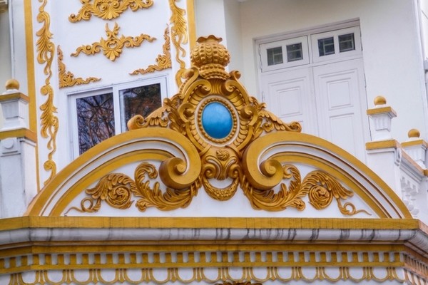 Ngôi biệt thự 2 mặt tiền phủ vàng giữa Hà Nội - ảnh 8