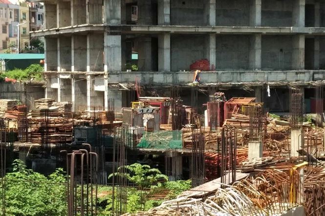 Hà Nội báo cáo vụ hàng trăm khách hàng căng băng rôn đòi nhà - ảnh 2