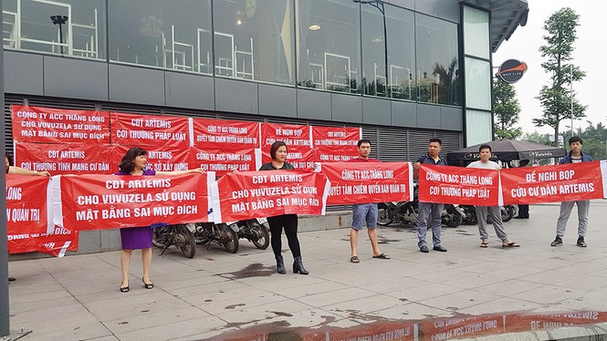 Dân chung cư 5 sao Artemis lại xuống đường băng rôn vì bị cắt... nước - ảnh 3