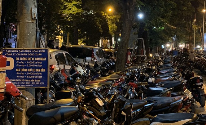 'Bát nháo' dịch vụ trông xe tại trung tâm Hà Nội dịp Tết - ảnh 4