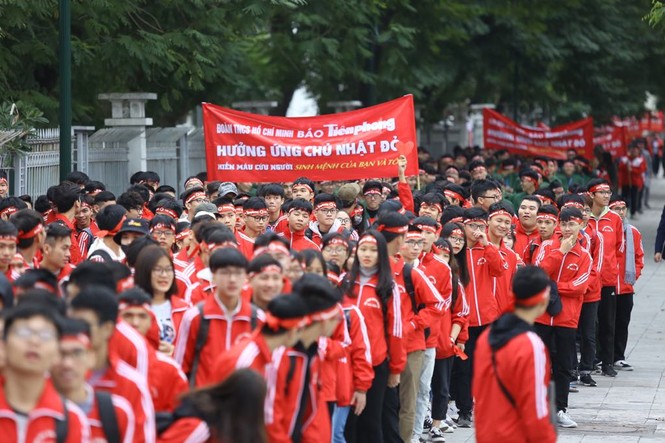 Sắc đỏ phủ kín Đại học Bách Khoa ngày hội hiến máu - ảnh 12
