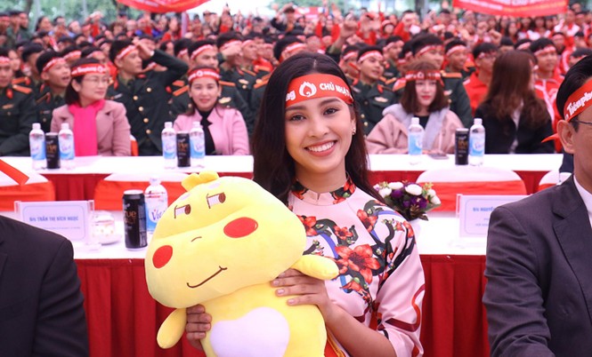 Hoa hậu, người đẹp rạng rỡ trong ngày hội Chủ nhật Đỏ 2019 - ảnh 3