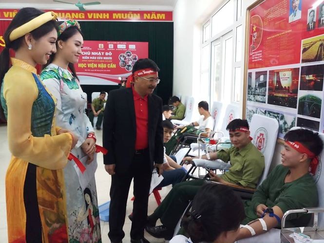 Hoa hậu, người đẹp rạng rỡ trong ngày hội Chủ nhật Đỏ 2019 - ảnh 17