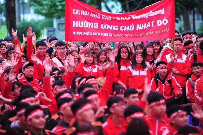 Sắc đỏ phủ kín Đại học Bách Khoa ngày hội hiến máu - ảnh 2