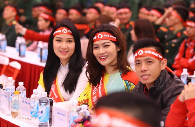 Sắc đỏ phủ kín Đại học Bách Khoa ngày hội hiến máu - ảnh 8