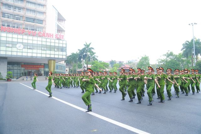 Xem nữ sinh Học viện Cảnh sát đánh võ, gấp chăn màn 'vuông như bánh chưng' - ảnh 6