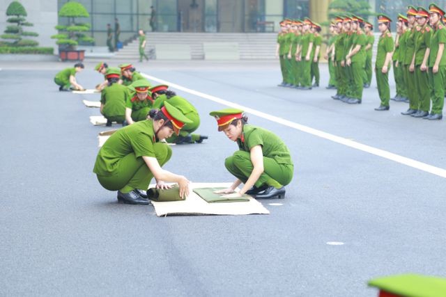 Xem nữ sinh Học viện Cảnh sát đánh võ, gấp chăn màn 'vuông như bánh chưng' - ảnh 8