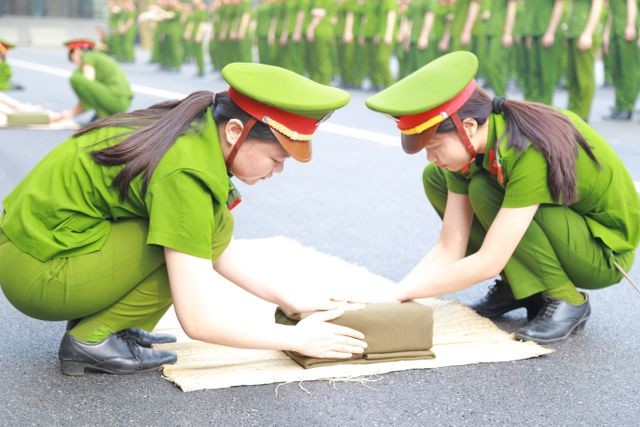 Xem nữ sinh Học viện Cảnh sát đánh võ, gấp chăn màn 'vuông như bánh chưng' - ảnh 10