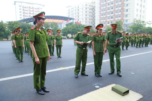 Xem nữ sinh Học viện Cảnh sát đánh võ, gấp chăn màn 'vuông như bánh chưng' - ảnh 11
