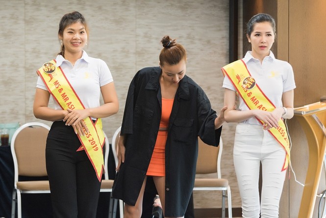 Siêu mẫu Lại Thanh Hương đạo diễn Catwalk cho thí sinh Ms&Mr Asia Business 2019 - ảnh 3