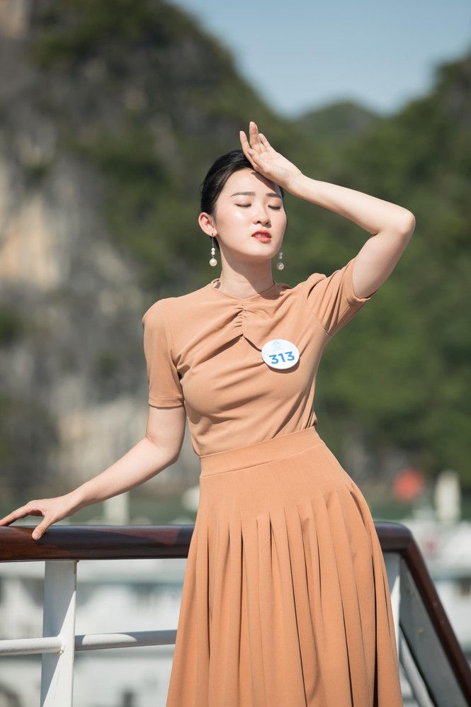 Dàn thí sinh Miss World Việt Nam trổ tài catwalk trên du thuyền 5 sao - ảnh 11