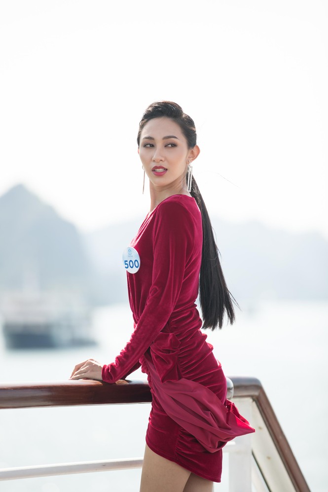 Dàn thí sinh Miss World Việt Nam trổ tài catwalk trên du thuyền 5 sao - ảnh 2