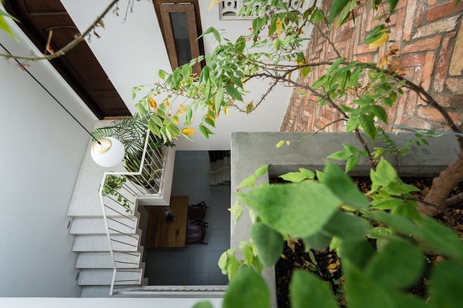 Ngôi nhà nằm sâu trong hẻm ở Sài Gòn đẹp ngỡ ngàng - ảnh 2