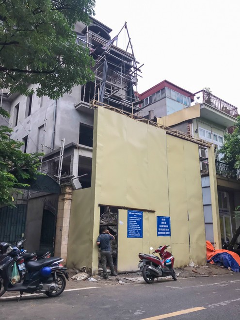 Công trình số 9A phố Nguyễn Gia Thiều, phường Trần Hưng Đạo vi phạm trật tự xây dựng nhưng không bị xử lý.