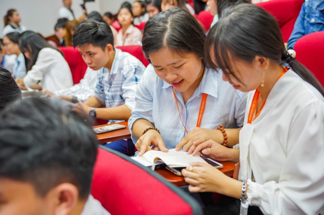 Hoa hậu Giáng My: Một đất nước muốn hùng mạnh phải đi từ tri thức - ảnh 5