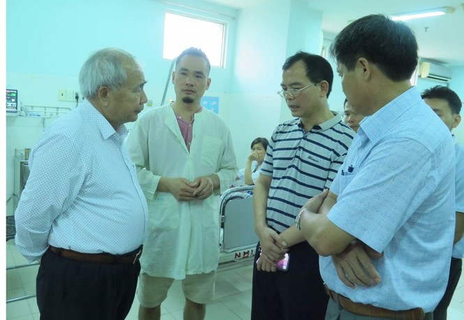 Vụ lật tàu du lịch ở Nha Trang, 2 người chết: Bé 4 tuổi vẫn hôn mê - ảnh 2